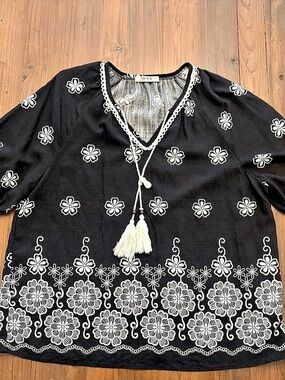Vivilli Black White Floral Peasant Blouse Tassel Tie Boho Top - Size Large
